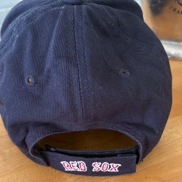 Boston Red Sox MLB NWOT Gray and Black Adjustable Cap w Red B - Picture 4 of 11
